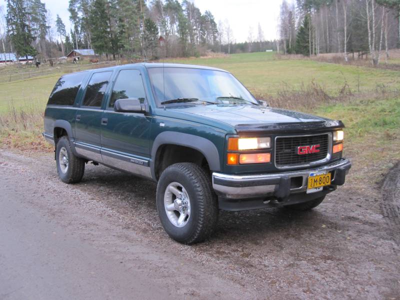 GMC Suburban-4X4